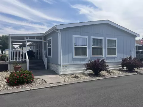 4200 Summers Ln UNIT 32, Klamath Falls, OR 97603