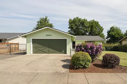 2583 Brookside Dr, Medford, OR 97504