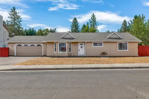 104 Tennessee Dr, Cave Junction, OR 97523