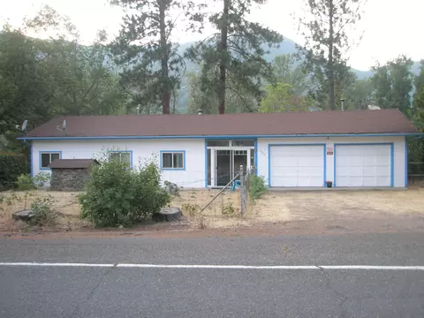 1586 Rogue River Hwy, Gold Hill, OR 97525