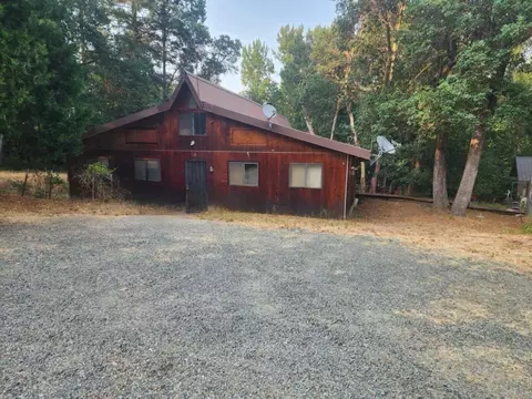 2601 Foots Creek Rd, Gold Hill, OR 97525