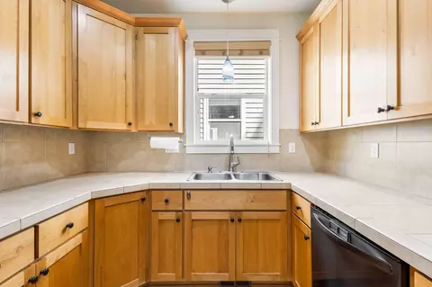 Kitchen - 922 E Timber Pine Dr, Sisters, OR 97759 photo 2 of 2