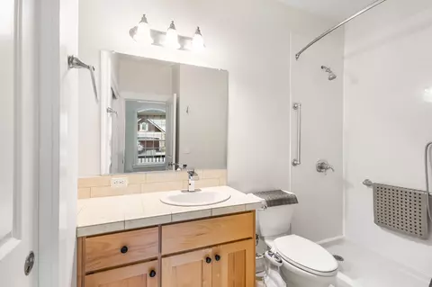 Bath - 922 E Timber Pine Dr, Sisters, OR 97759 photo 1 of 4
