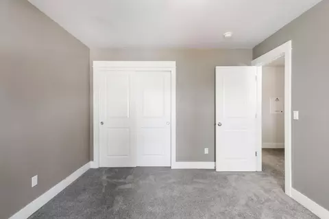 Bedroom - 922 E Timber Pine Dr, Sisters, OR 97759 photo 4 of 7