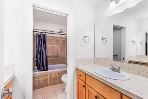 Bath - 922 E Timber Pine Dr, Sisters, OR 97759 photo 2 of 4