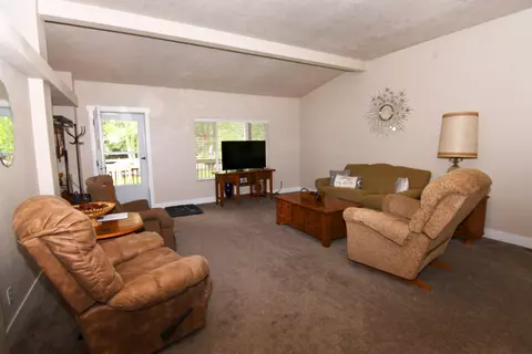 52334 Pine Forest Dr, La Pine, OR 97739 photo 2