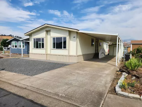 4729 S Pacific Hwy #44, Phoenix, OR 97535