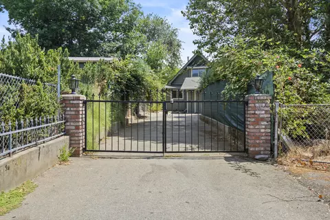 102 Marie Cir, Rogue River, OR 97537