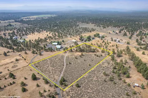 View/Area - 67153 Harrington Loop Rd, Bend, OR 97703 photo 2 of 4