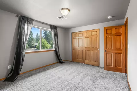 Bedroom - 16568 Beaver Dr, Bend, OR 97707 photo 5 of 5