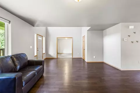 Living - 16568 Beaver Dr, Bend, OR 97707 photo 3 of 7