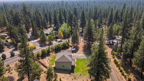 View/Area - 16568 Beaver Dr, Bend, OR 97707 photo 3 of 4