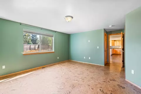 Living - 16568 Beaver Dr, Bend, OR 97707 photo 5 of 7