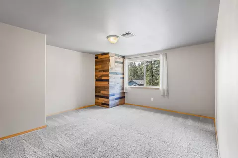 Bedroom - 16568 Beaver Dr, Bend, OR 97707 photo 3 of 5