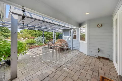 Exterior - 124 Walnut Pl, Phoenix, OR 97535 photo 11 of 26