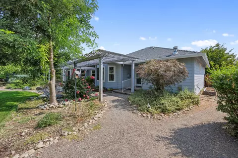 Exterior - 124 Walnut Pl, Phoenix, OR 97535 photo 22 of 26