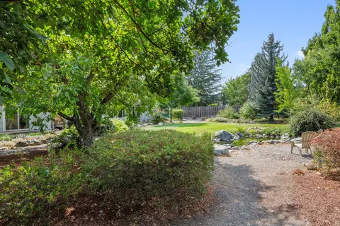 Exterior - 124 Walnut Pl, Phoenix, OR 97535 photo 23 of 26