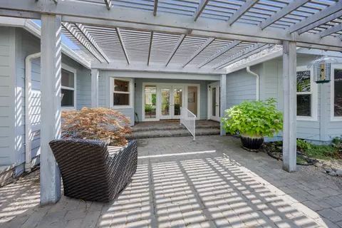 Exterior - 124 Walnut Pl, Phoenix, OR 97535 photo 12 of 26