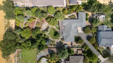 View/Area - 124 Walnut Pl, Phoenix, OR 97535 photo 1 of 2