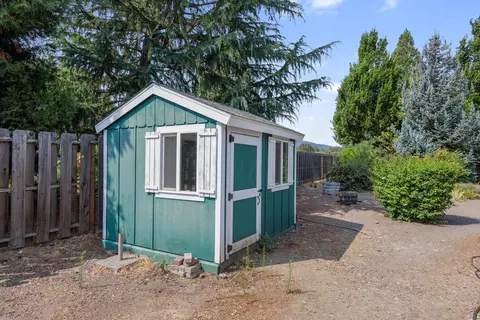 Exterior - 124 Walnut Pl, Phoenix, OR 97535 photo 21 of 26