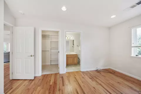 Bedroom - 124 Walnut Pl, Phoenix, OR 97535 photo 5 of 7
