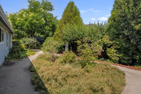Exterior - 124 Walnut Pl, Phoenix, OR 97535 photo 15 of 26