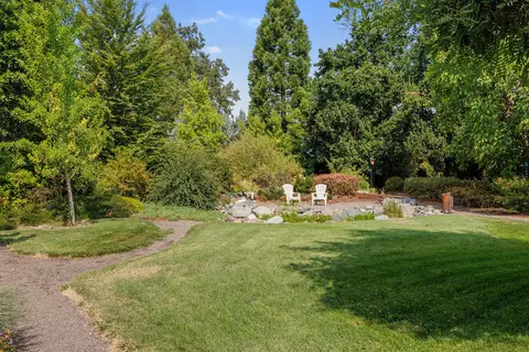 Exterior - 124 Walnut Pl, Phoenix, OR 97535 photo 9 of 26
