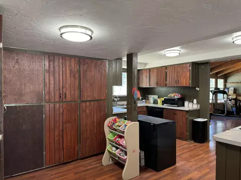 Kitchen - 15931 Twin Dr, La Pine, OR 97739 photo 4 of 4