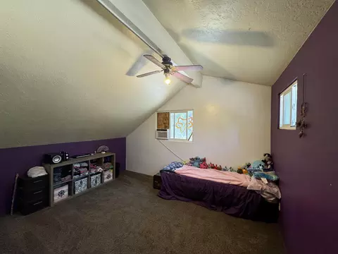 Bedroom - 15931 Twin Dr, La Pine, OR 97739 photo 2 of 3