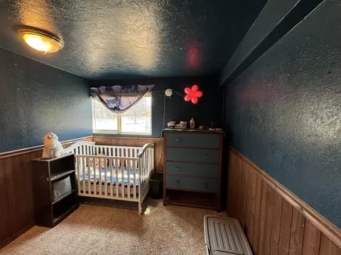 Bedroom - 15931 Twin Dr, La Pine, OR 97739 photo 1 of 3