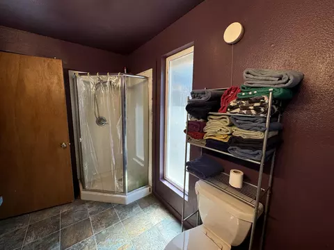 Bath - 15931 Twin Dr, La Pine, OR 97739 photo 2 of 4