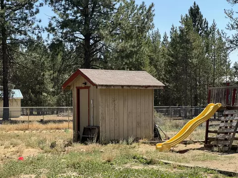 Exterior - 15931 Twin Dr, La Pine, OR 97739 photo 9 of 10