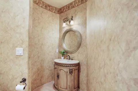 Bath - 185 Bellerive Dr, Eagle Point, OR 97524 photo 6 of 9