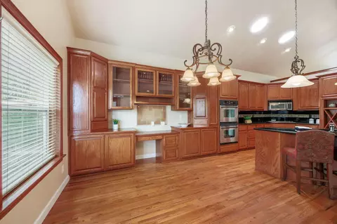Kitchen - 185 Bellerive Dr, Eagle Point, OR 97524 photo 5 of 5