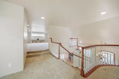 Entry Way - 185 Bellerive Dr, Eagle Point, OR 97524 photo 3 of 4