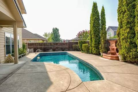 Exterior - 185 Bellerive Dr, Eagle Point, OR 97524 photo 6 of 20
