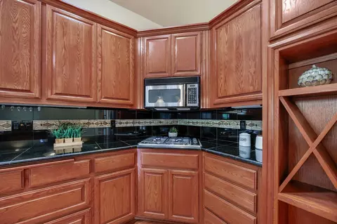 Kitchen - 185 Bellerive Dr, Eagle Point, OR 97524 photo 2 of 5
