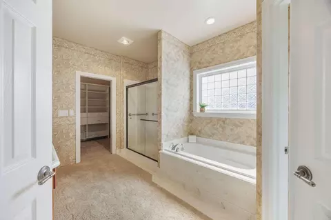 Bath - 185 Bellerive Dr, Eagle Point, OR 97524 photo 1 of 9