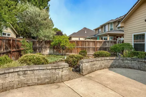 Exterior - 185 Bellerive Dr, Eagle Point, OR 97524 photo 9 of 20