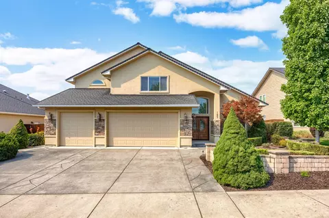 185 Bellerive Dr, Eagle Point, OR 97524