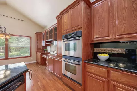 Kitchen - 185 Bellerive Dr, Eagle Point, OR 97524 photo 3 of 5