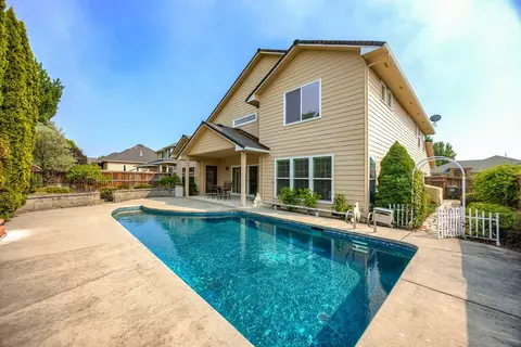 Exterior - 185 Bellerive Dr, Eagle Point, OR 97524 photo 3 of 20