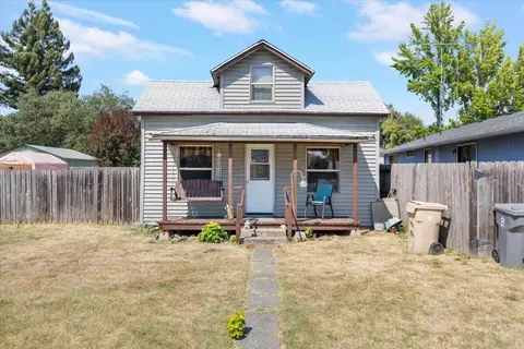 908 SW Jordan St, Grants Pass, OR 97526