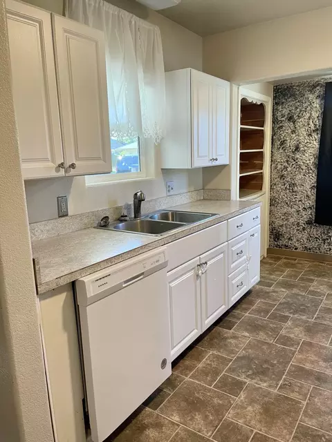 2452 Eberlein Ave, Klamath Falls, OR 97601 photo 3