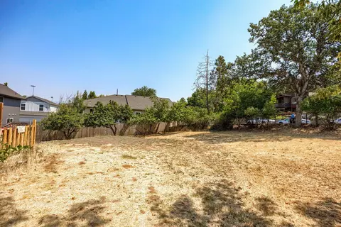 463 E Hersey St, Ashland, OR 97520