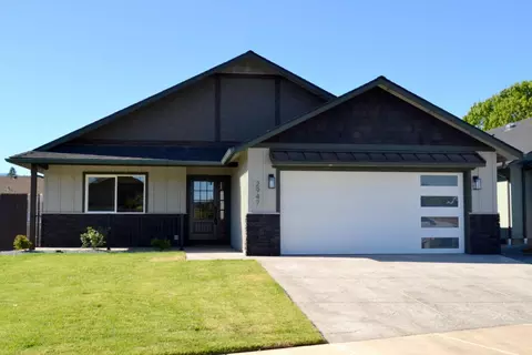 2947 Naples Dr, Grants Pass, OR 97527