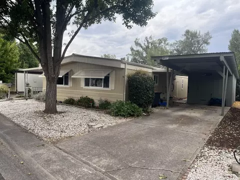 2252 Table Rock Ln #207, Medford, OR 97501
