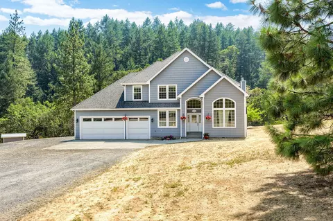 1515 Wagon Trail Dr, Jacksonville, OR 97530