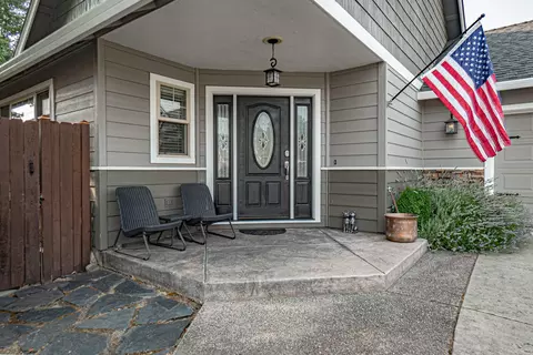 112 Greenmoor Dr, Eagle Point, OR 97524 photo 4