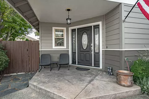 112 Greenmoor Dr, Eagle Point, OR 97524 photo 3